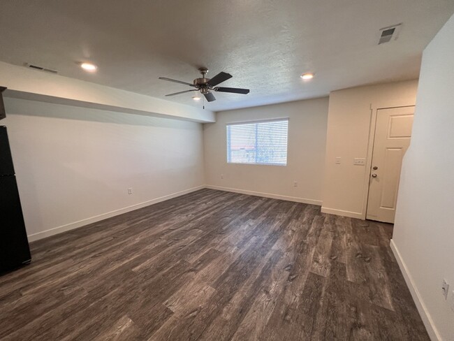 Building Photo - Spacious Herriman Townhome!