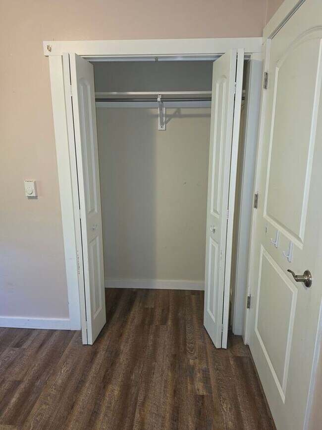 Building Photo - 3 bedroom home Eau Claire