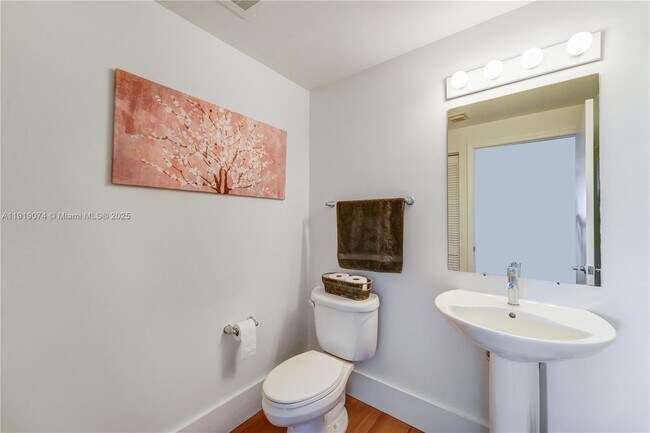 Building Photo - 601 NE 36th St