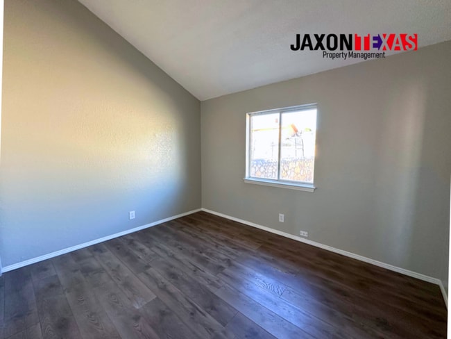 Building Photo - 1535 Rebecca Ann Dr