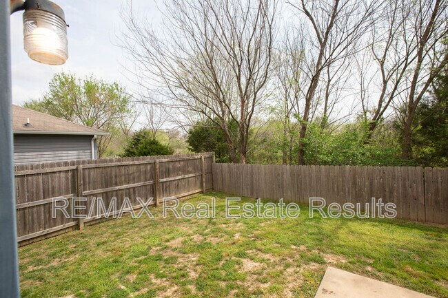 Building Photo - 5411 SW Cherry Creek Rd