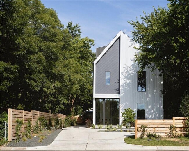 Building Photo - 2509 Durwood St