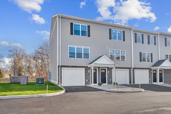 Building Photo - 88 Woodhouse Ave