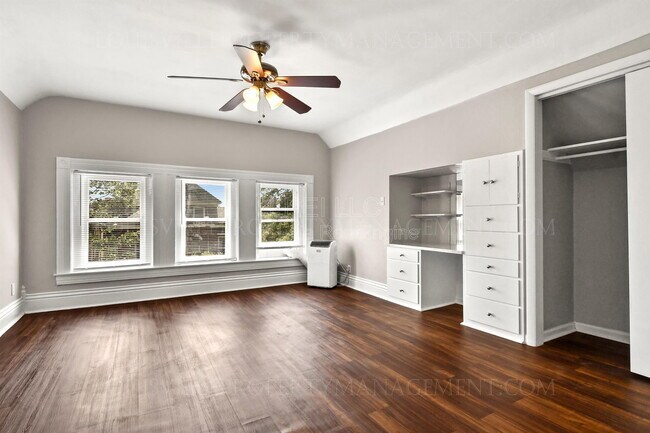 Building Photo - 319 W Lee St