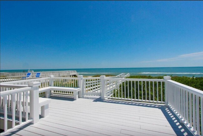 Building Photo - ENDLESS ELEGANCE AT THIS OFF-SEASON FURNISHED RENTAL
