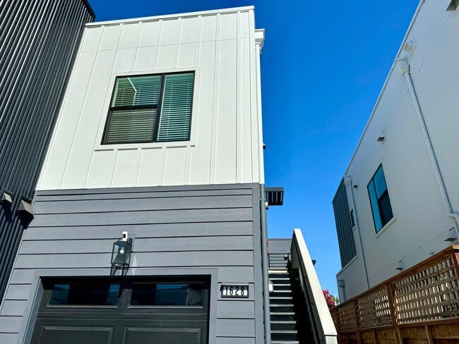 Primary Photo - Newer One Bedroom in newer Santa Rosa Deve...