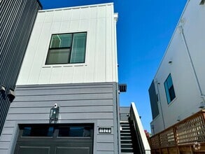 Building Photo - Newer One Bedroom in newer Santa Rosa Deve...