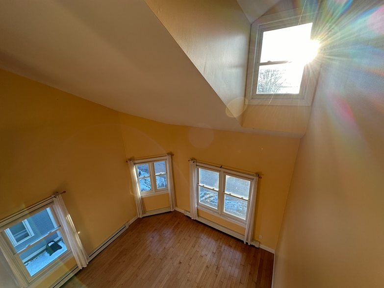 Building Photo - 62 Lakeview Ter