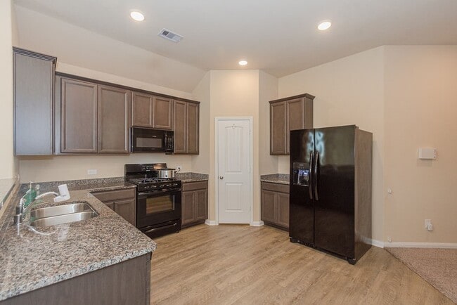 Building Photo - 14657 E Pine Heart Dr