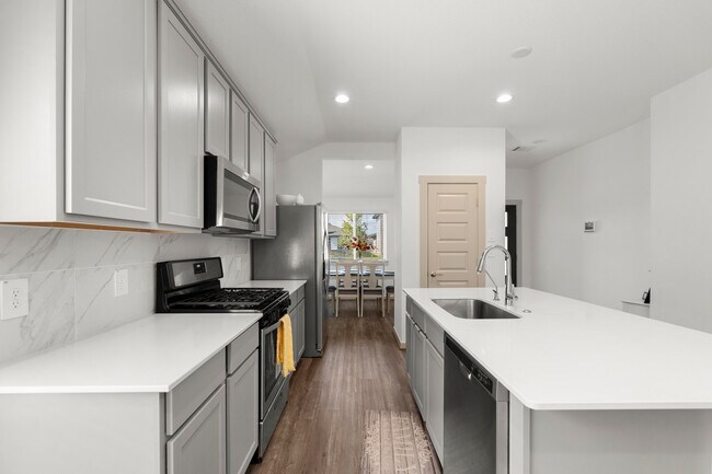 Building Photo - 6919 Fleetwood Crescent Wy