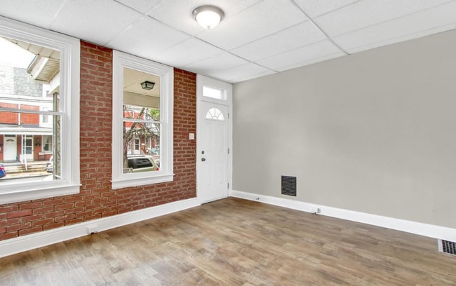 Building Photo - Spacious 4 Bedroom, 1 Bath Home in York, Pa!