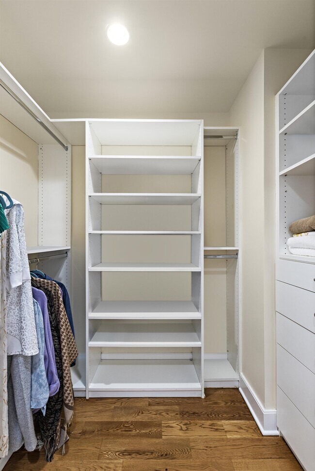 Building Photo - 1125 Maxwell Ln