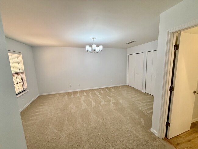 Building Photo - 622 Briar Way Ln