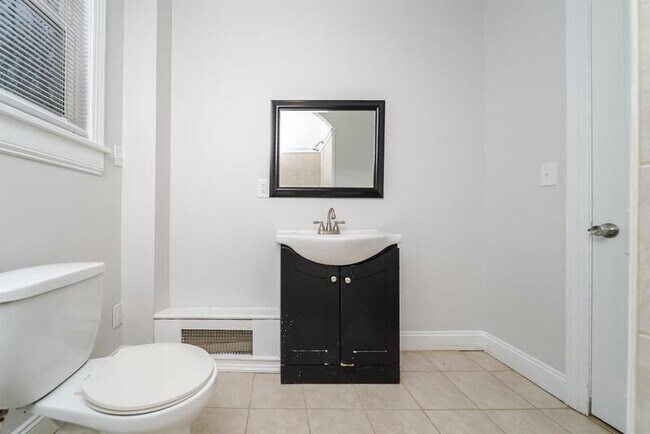 Building Photo - 11 Mann Ave