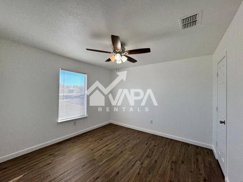 Building Photo - 5818 Apache Canyon