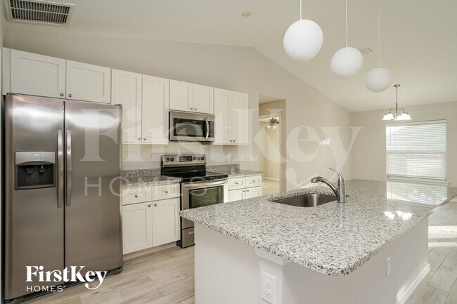 Building Photo - 1021 SW 11th Ave