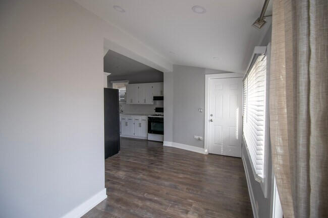 Building Photo - 3725 W 60th St