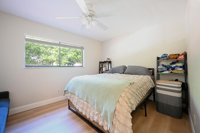 Building Photo - 5740 Coach House Cir