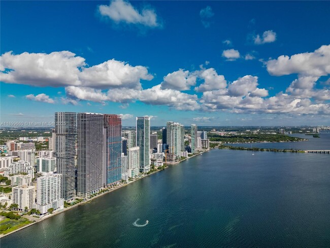 Building Photo - 700 NE 24th St