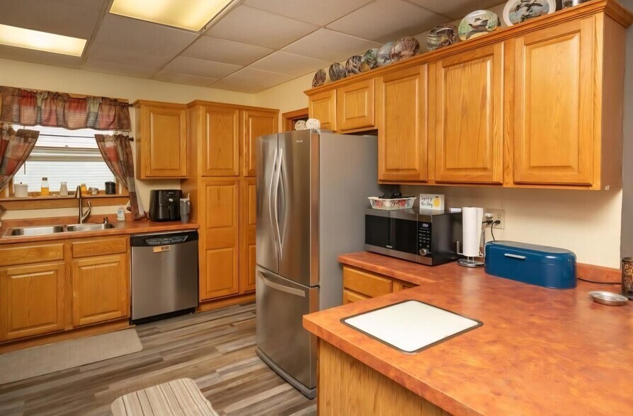 Building Photo - 611 4th Ave NW