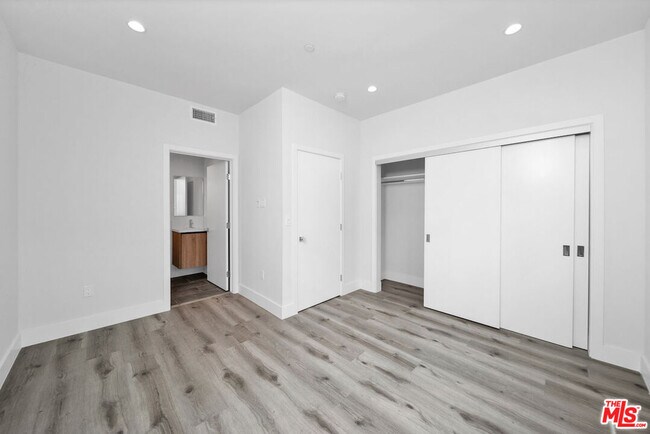 Building Photo - 11524 Emelita St