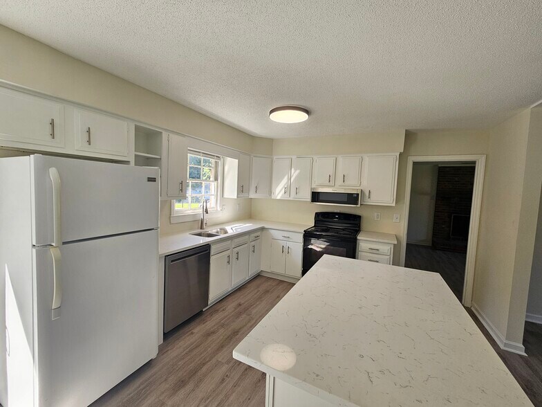 Building Photo - 404 Millhouse Rd