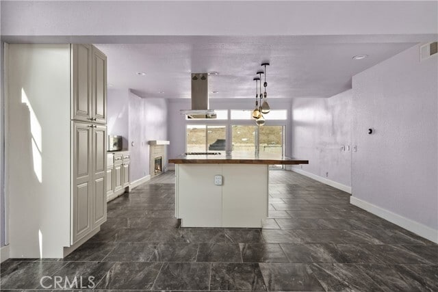 Building Photo - 3327 Deaver Dr