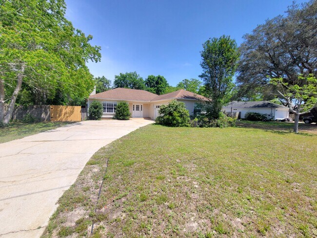 Building Photo - 7400 Frankfort St