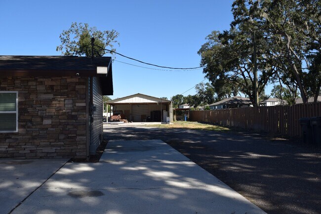Building Photo - 2718 Viola Ln