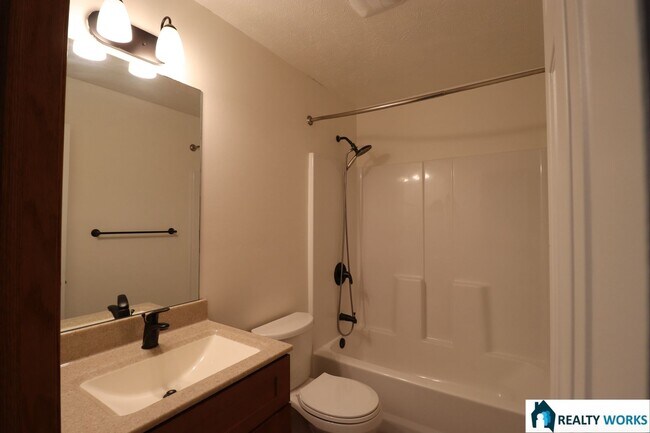 Building Photo - Large 3 bedroom, 2.5 Bath townhome available now!