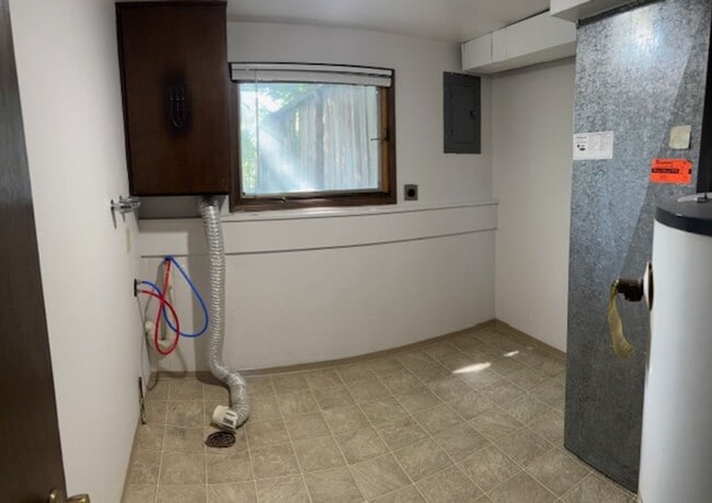 Building Photo - 1187