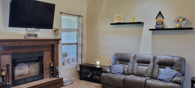 Building Photo - BEAUTIFUL HOME IN PROVIDENCE ADDITION