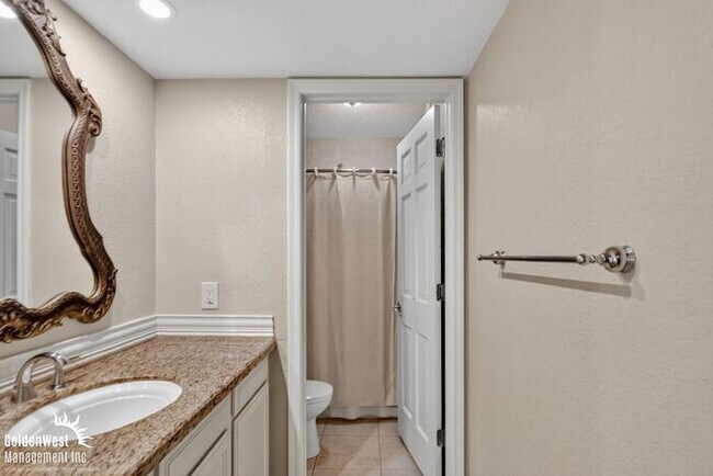 Building Photo - Beautiful 2Bdm 2Ba Home Located in the Biltmore Area!