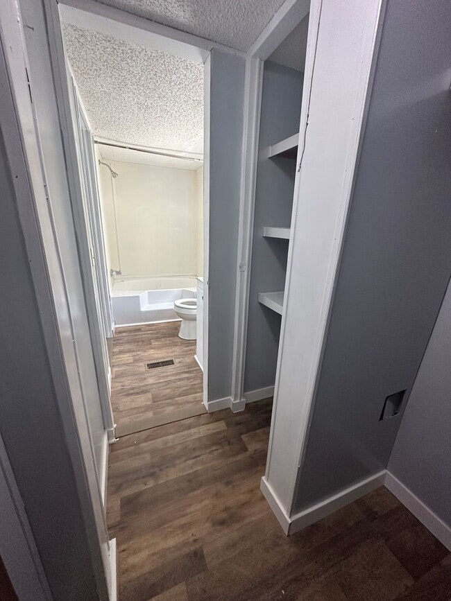 Building Photo - 1376 Fleetwood Cir