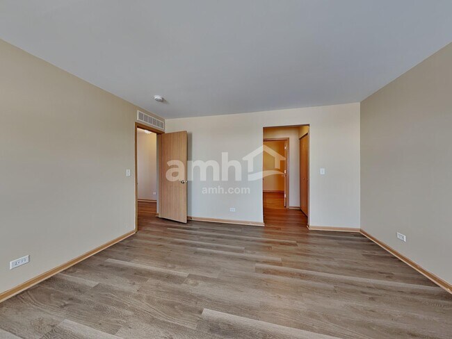 Building Photo - 39861 Waterloo Dr