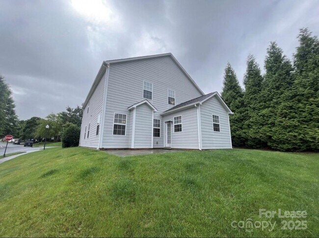 Building Photo - 126 Cloister Ln