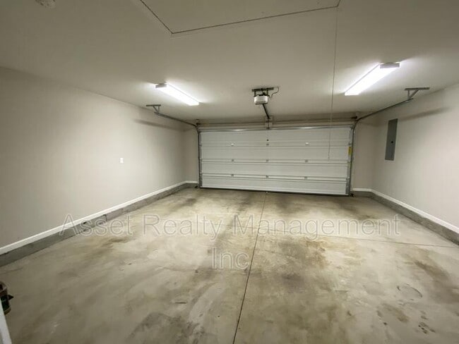 Building Photo - 2022 Bluebonnet Drive