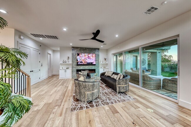 Building Photo - Stunning Green Valley, Guard Gated Community, Pool Home!