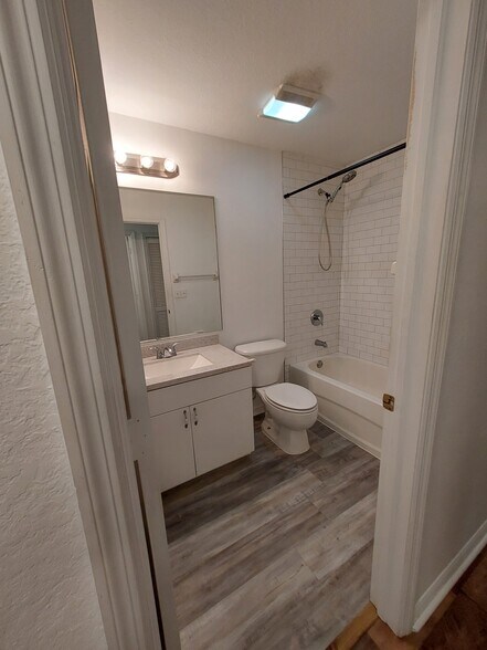 GST BATH - 557 Windermere Dr