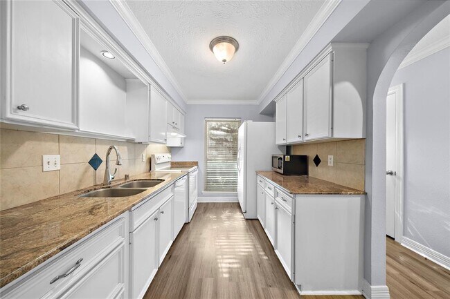 Building Photo - 2160 Winrock Blvd