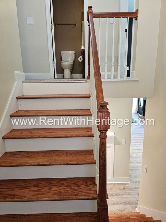 Building Photo - Amazing 4 Bedroom/ 3 Bath Home / Attention...