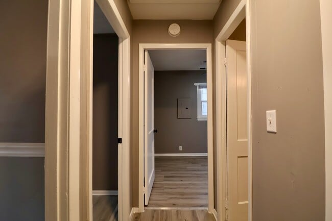 Building Photo - 237 S Kaley St