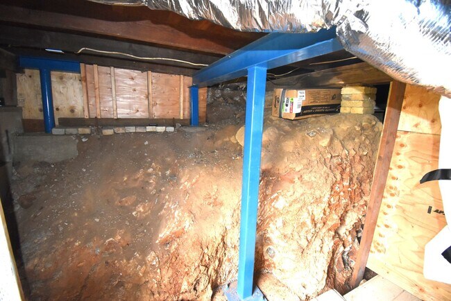 Building Photo - 157 Holloway Heights
