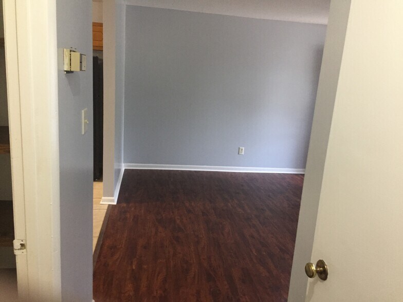 Building Photo - 6448 Rockford Dr