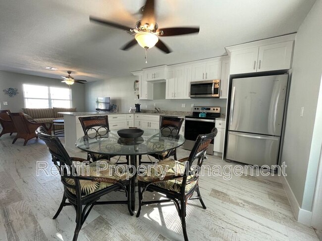 Building Photo - 1324 Miramar St