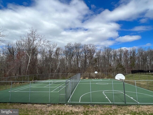 Building Photo - 6015 Netherton St