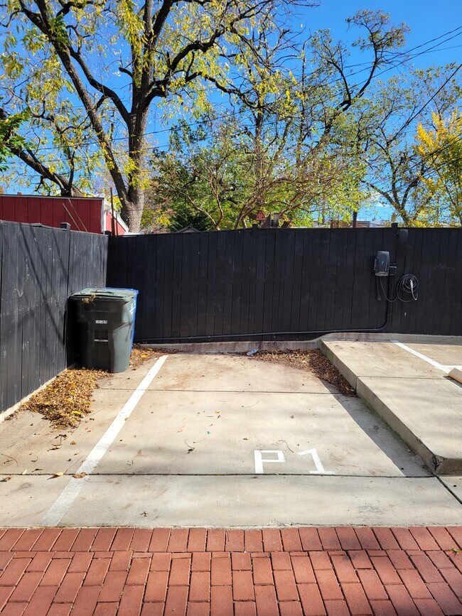 Building Photo - 724 Taylor St NW