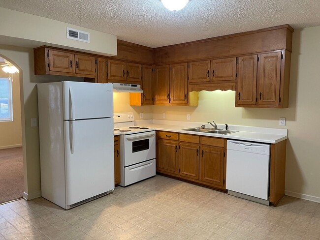 Building Photo - Move In Ready! $1195.00/month