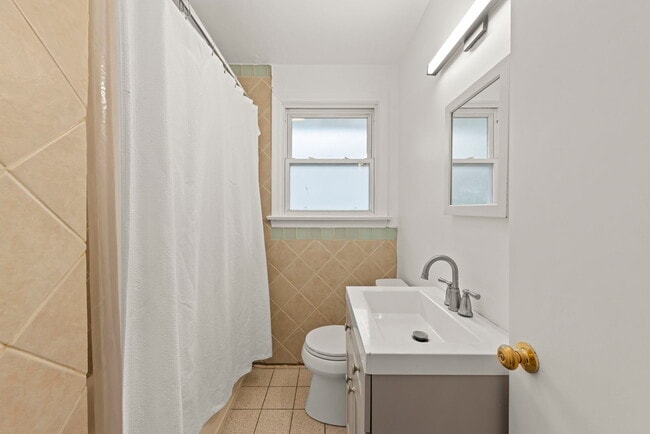 Building Photo - 4500 S Oak Park Ave