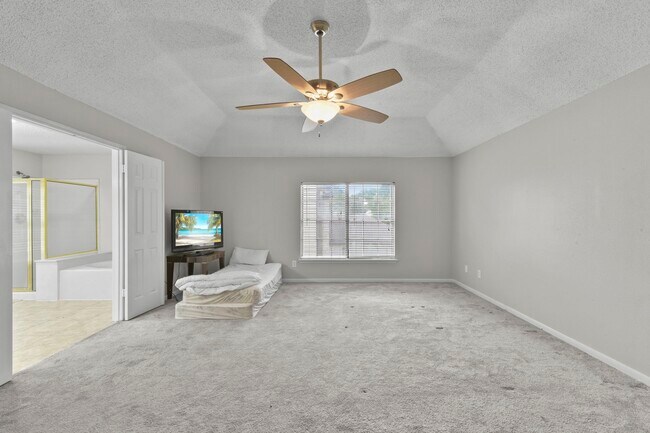 Building Photo - 630 Hawthorn Pl